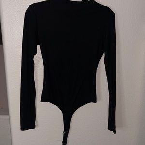 Black Long-sleeve bodysuit w/ snap